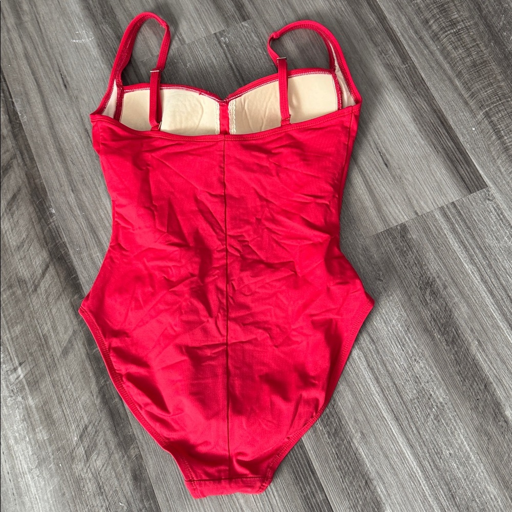 La Blanca swimsuit one piece red ruched women’s twist beach pool cruise - Picture 5 of 7